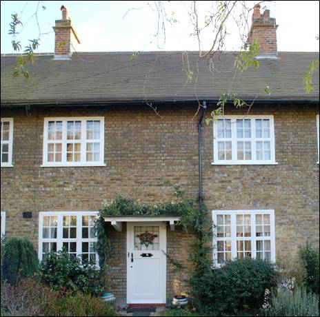 32 Asmuns Place